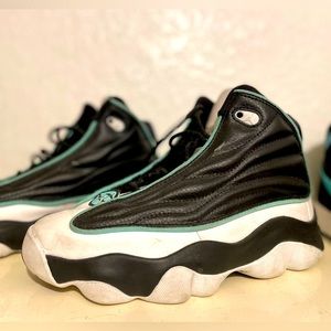 Hot sell 🔥💨 Big kids Jordan's size 4y